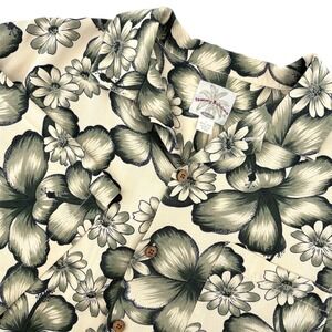 Tommy Bahama Mens Silk‎ Hawaiian Shirt Size L Relaxed Fit Floral Print